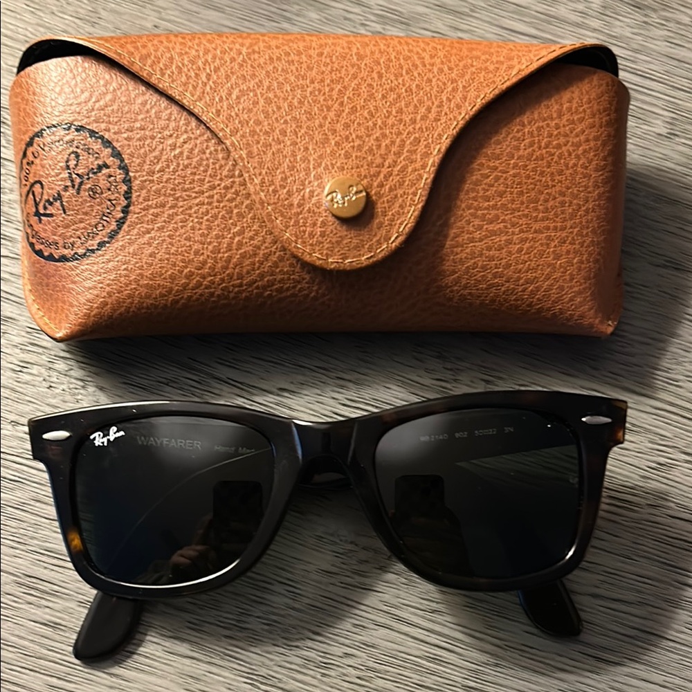 Ray-Ban Wayfarer Sunglasses with Brown Case